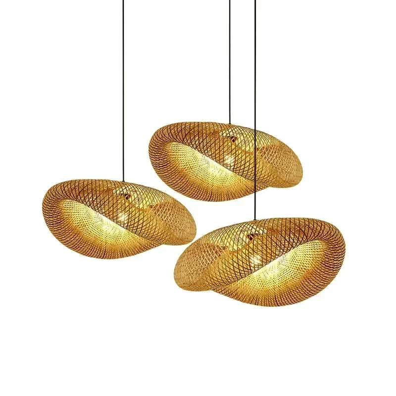 Pendente de rattan em formato orgânico